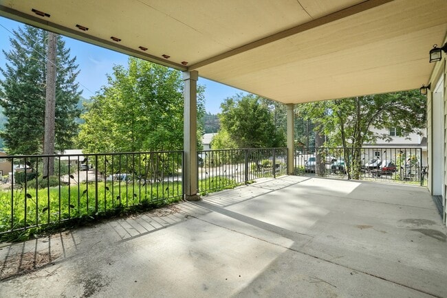Building Photo - 23732 N Lakeview Blvd