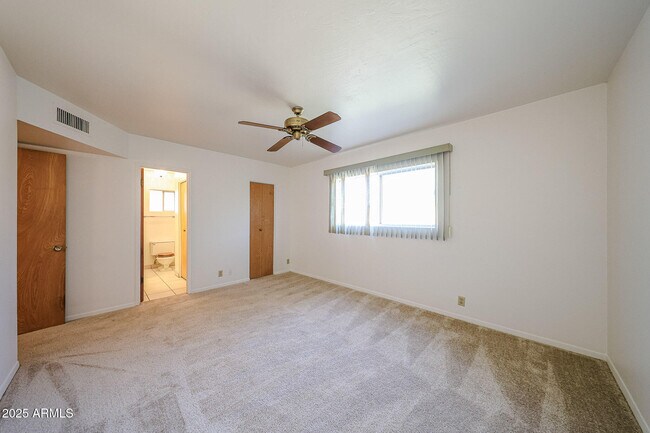 Building Photo - 2324 West Myrtle Ave