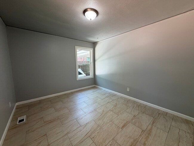 Building Photo - 2157 Nelms Dr SW