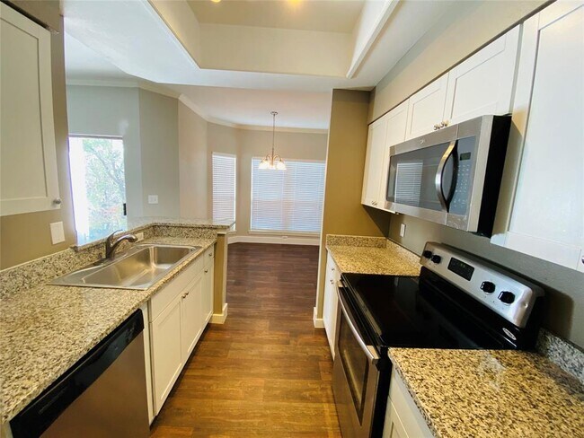 Building Photo - 6000 Shepherd Mountain Cove