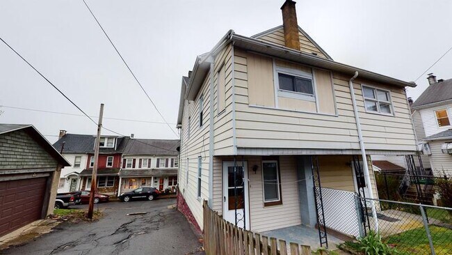 Building Photo - 711 E Cameron St