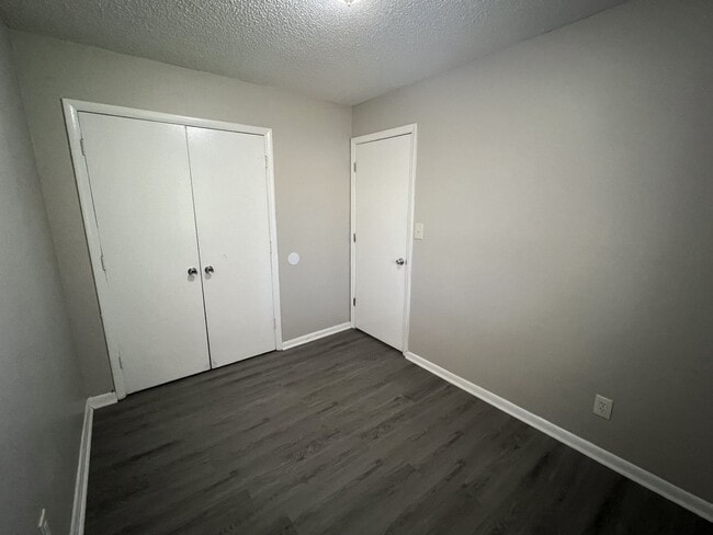 Building Photo - ELLG715