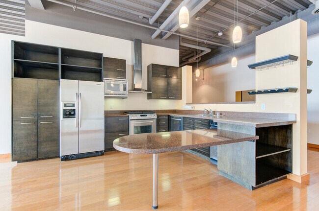 Building Photo - Luxury Gold Lofts! Bright Open Floor Plan with City Views-Secure Parking