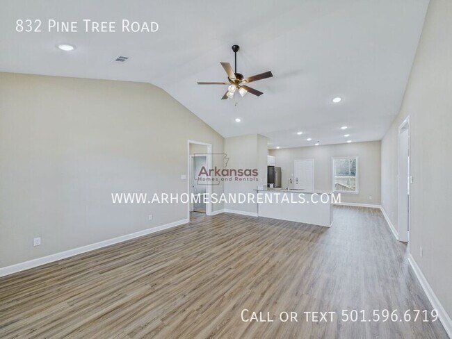 Building Photo - 832 Pine Tree Rd
