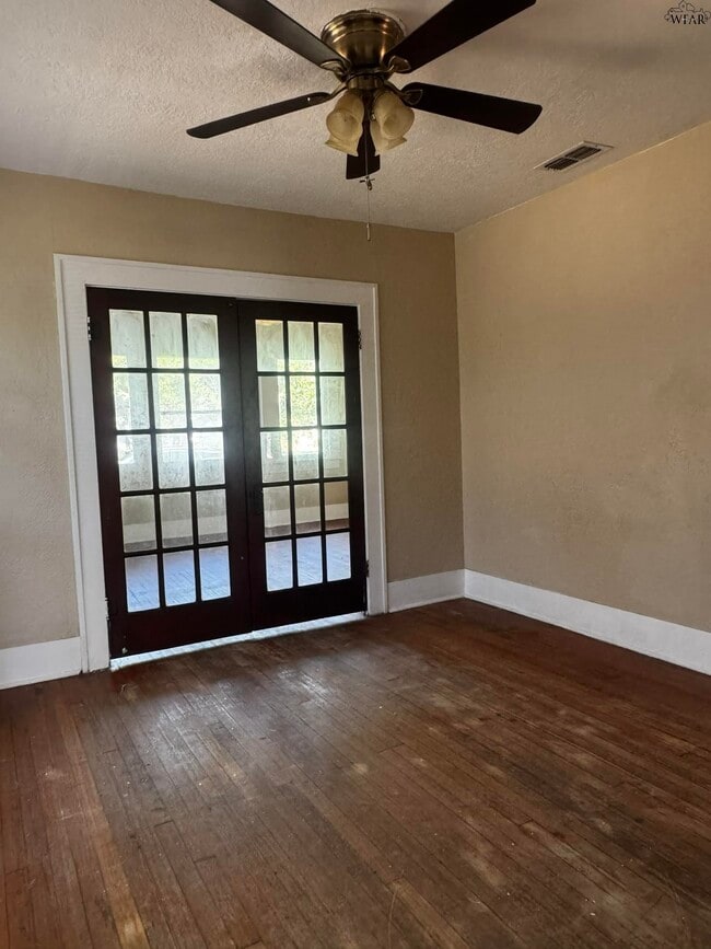 Building Photo - 2123 Ave G