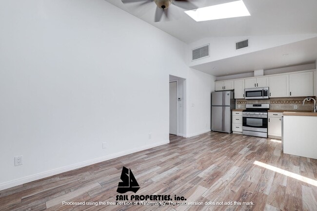 Building Photo - 402 Indianapolis Ave