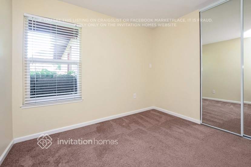 Building Photo - 165 N Catamaran Cir