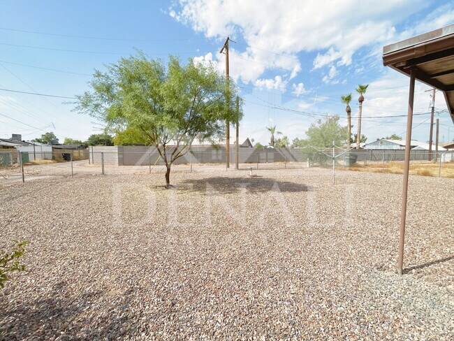 Building Photo - 1515 W Huntington Dr