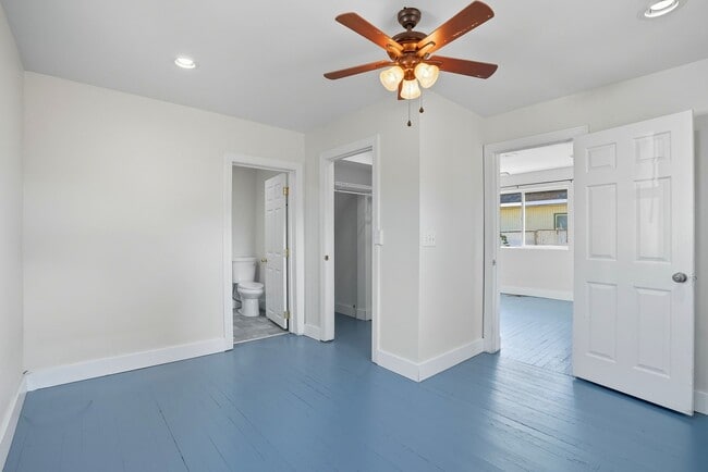 Building Photo - 2409 E Queen Ave