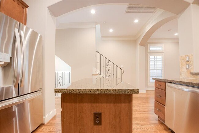 Building Photo - 232 Detering St