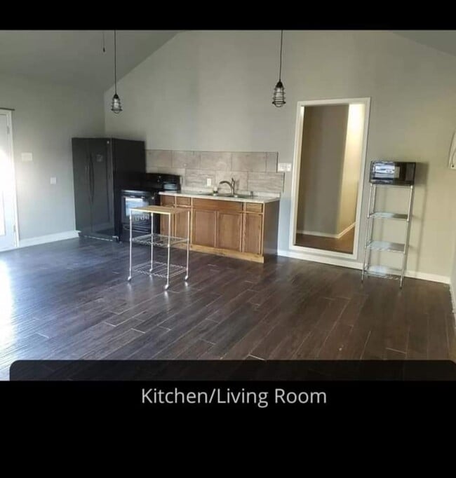 Building Photo - 1909 Brunson Ave