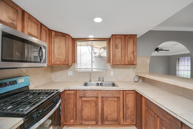 Building Photo - 6439 Hidden Arbor Ln