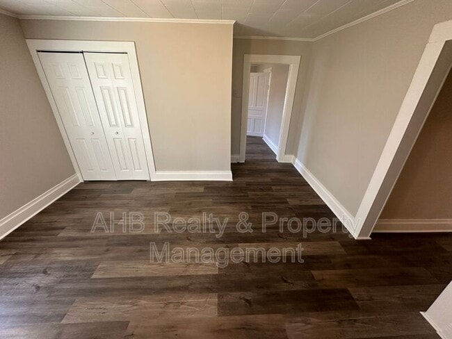 Building Photo - 511 Cummings St