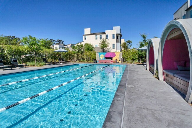 Building Photo - Gorgeous brand new townhome in 3Roots! End...