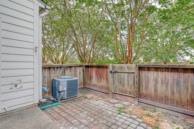 Building Photo - 2930 Grants Lake Blvd