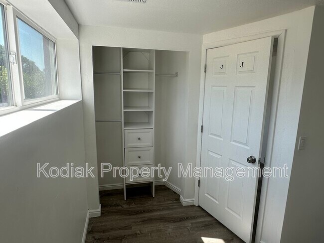 Building Photo - 444 Owens St