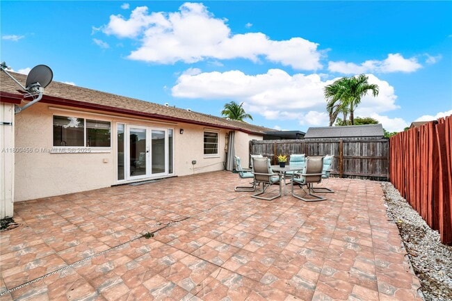 Building Photo - 7127 SW 154th Ct