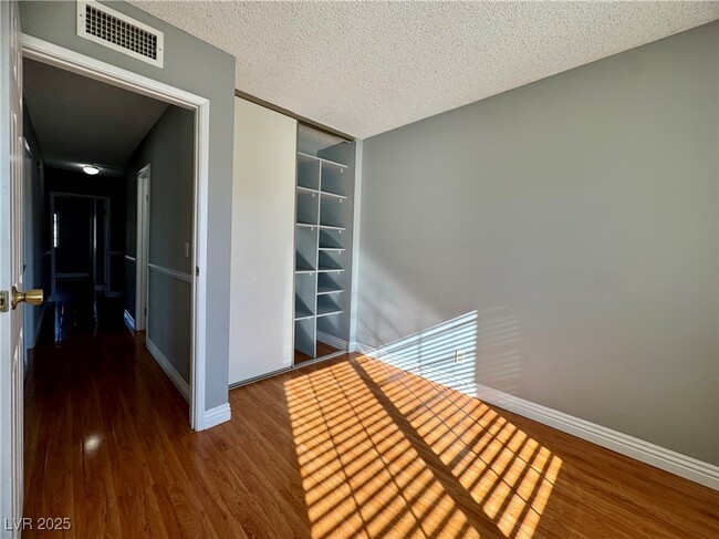 Building Photo - 7018 Montcliff Ave