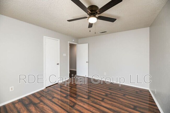 Building Photo - 8013 Emerald Hills Way