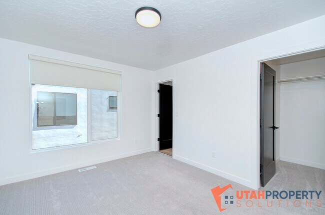 Building Photo - 351 W 800 N