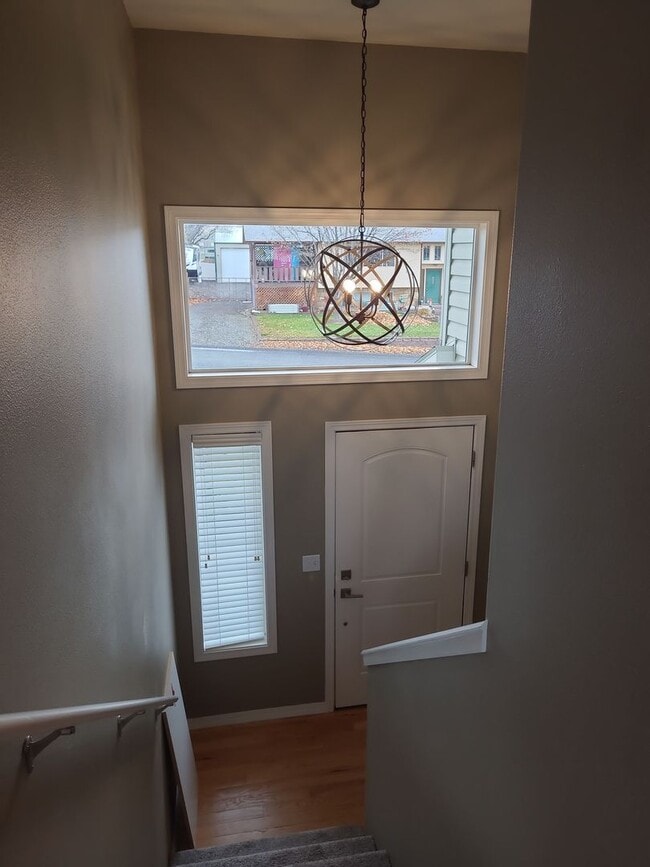 Building Photo - Well Maintained Family Home in Clarkston Heights