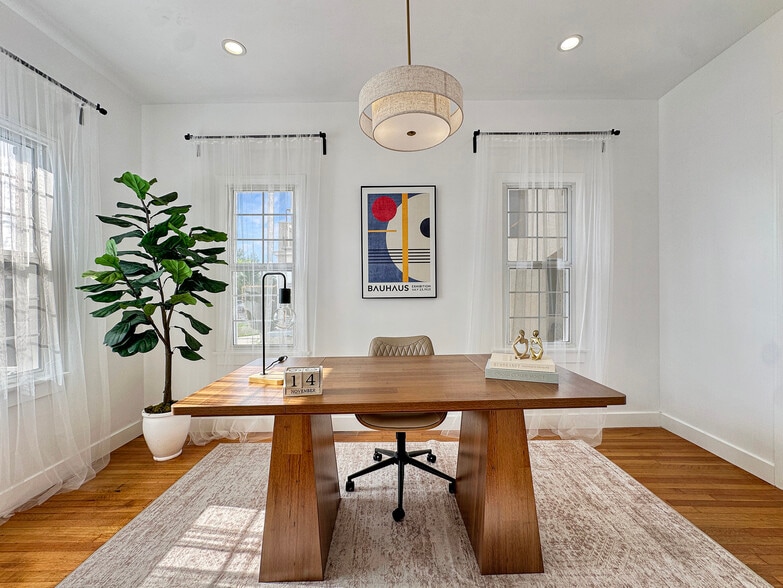 Building Photo - 4523 Saturn St