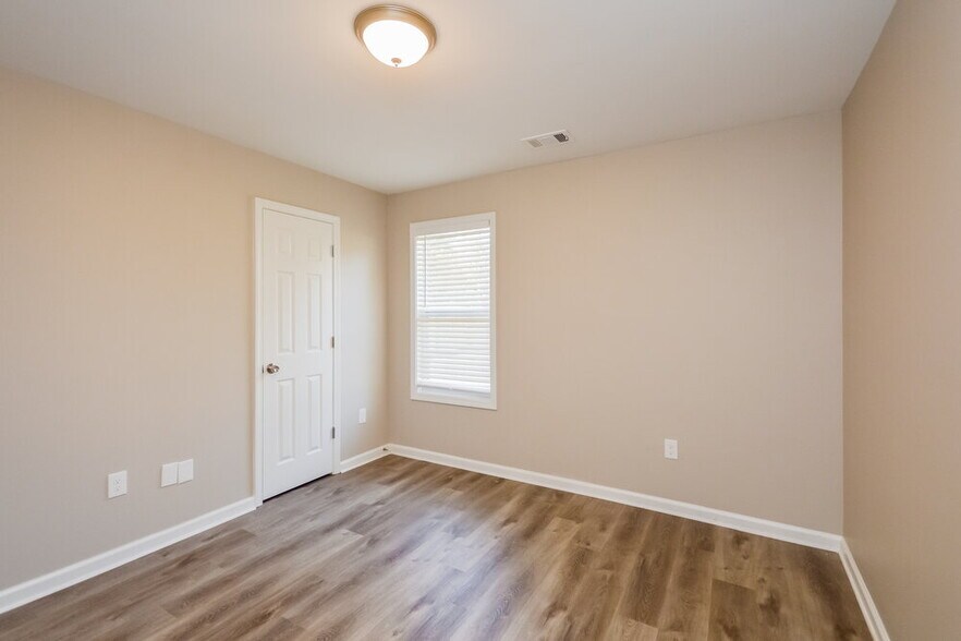 Building Photo - 100 Riverhill Ct