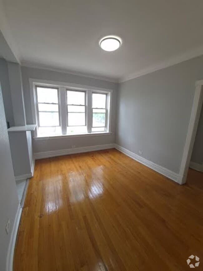 Building Photo - Great 2 Bedroom unit, with a Wonderful Man...