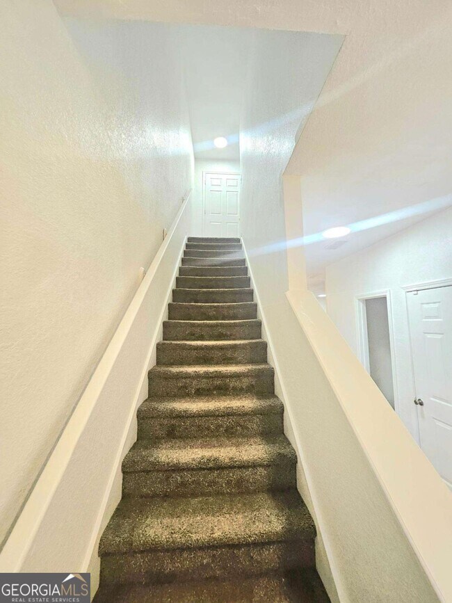 Building Photo - 322 Brookview Dr