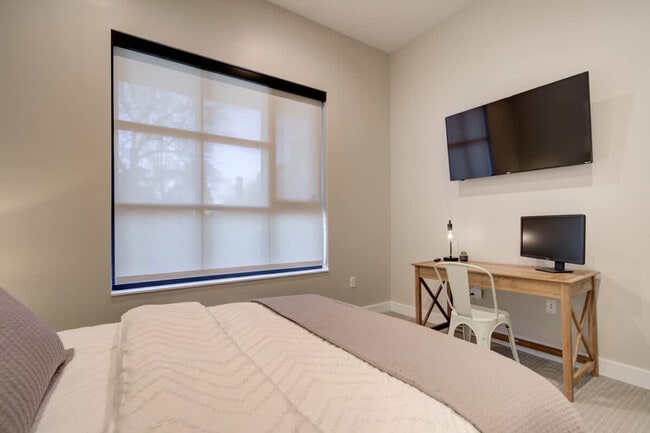 Building Photo - 110 W Beall St