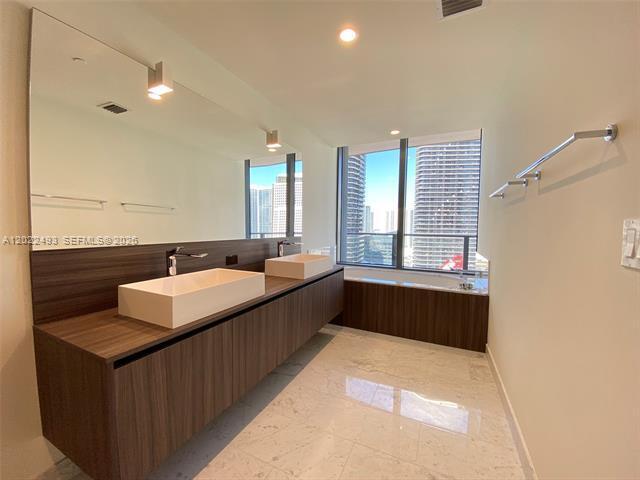 Building Photo - 1000 Brickell Plz