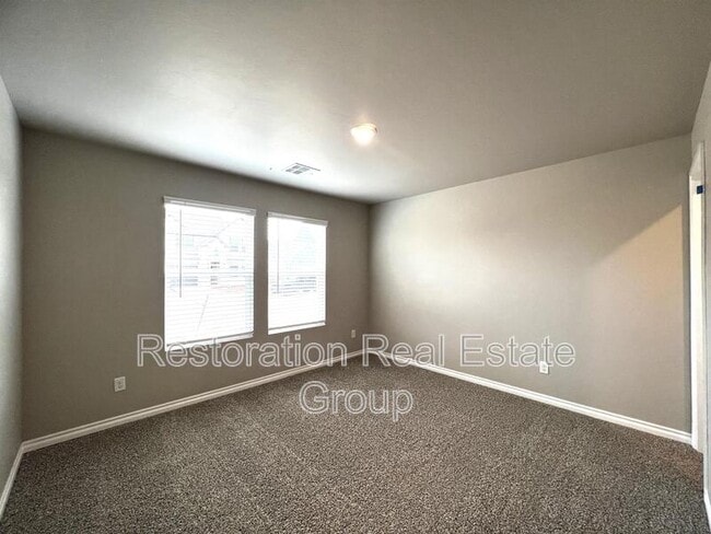 Building Photo - 2717 Dennis Dr