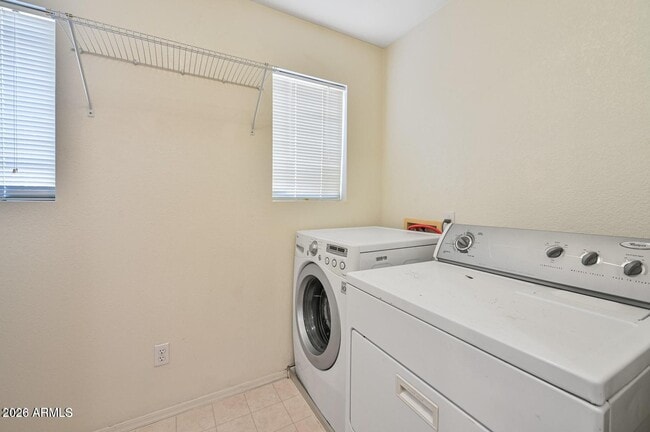 Building Photo - 2621 E Waterview Ct