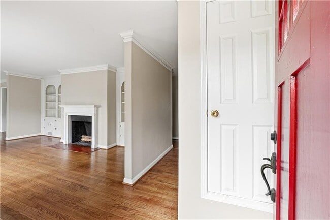 Building Photo - 1846 Fernwood Rd NW