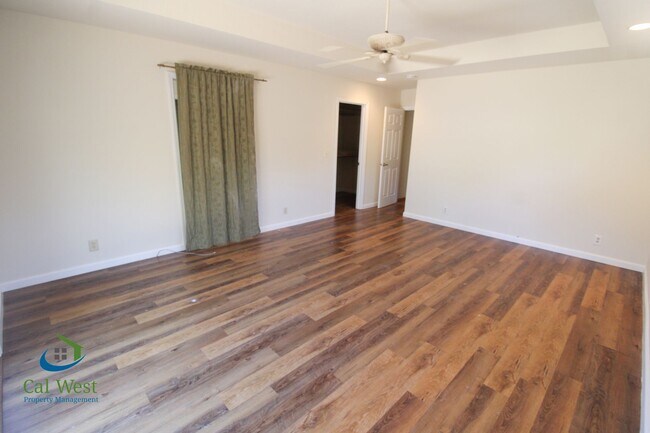 Building Photo - $4895 - Large beautiful 3/2 Home located i...