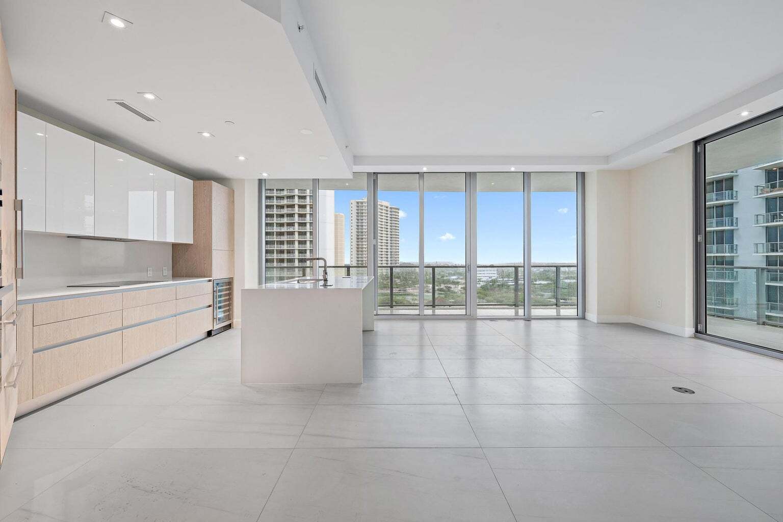 Building Photo - 3100 N Ocean Dr