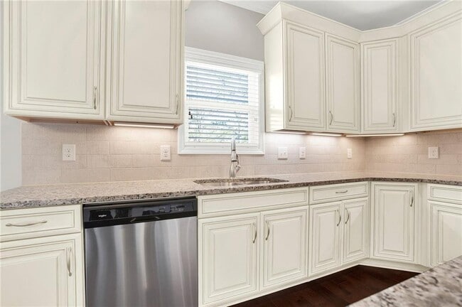 Building Photo - 309 Trappers Bluff