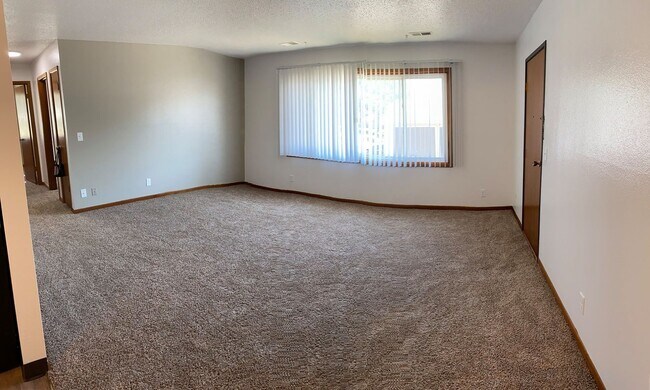 Building Photo - Beautifully Remodeled 2-Bedroom Apartment on Colby Rd in prime location!