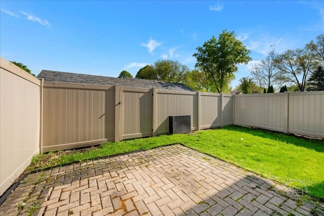 Building Photo - 751 Monticello Dr