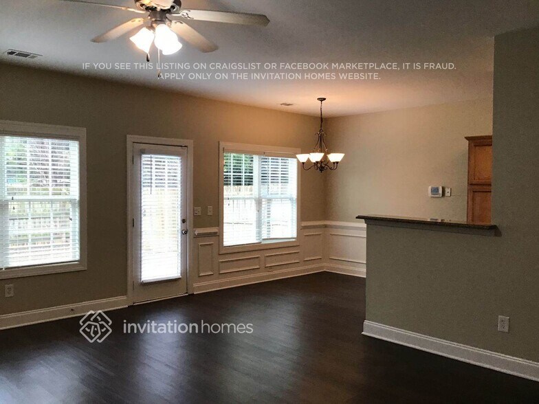 Building Photo - 2076 Barberry Dr