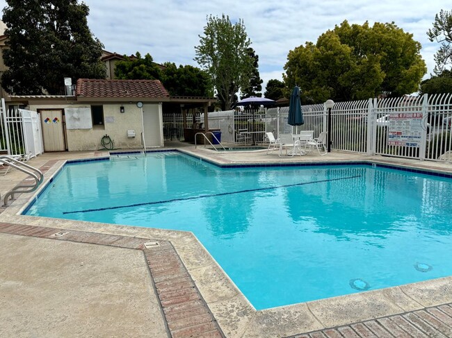 Building Photo - 16521 Grunion Ln