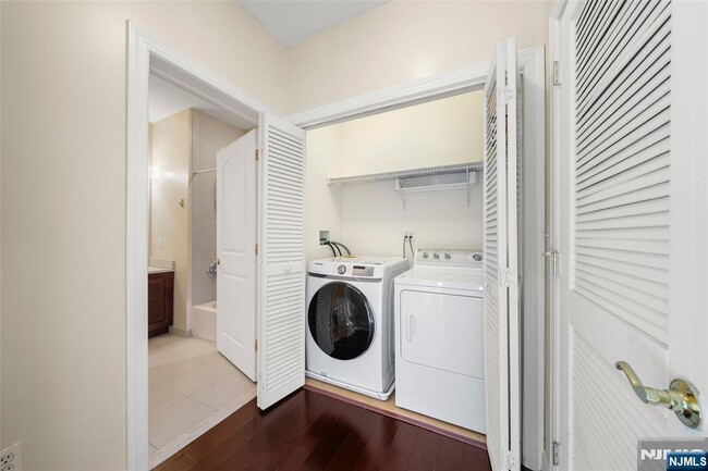 Building Photo - 2404 Windsor Park Ct