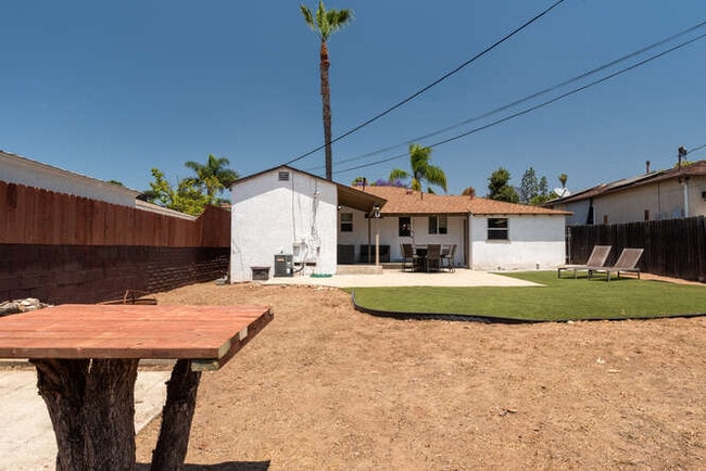 Building Photo - 6209 Malcolm Dr
