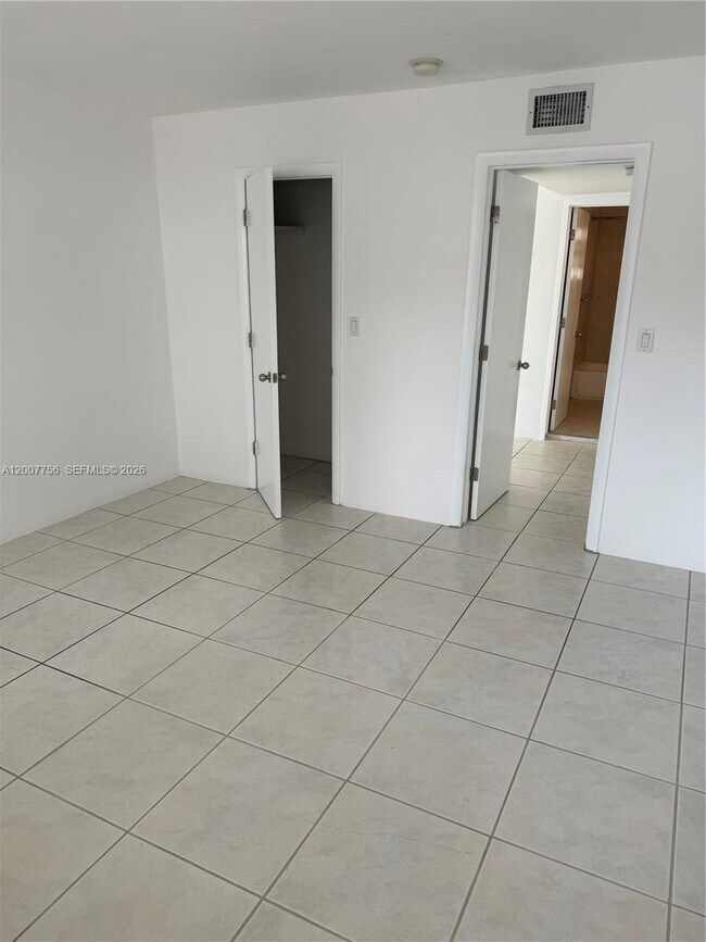 Building Photo - 1441 Lincoln Rd