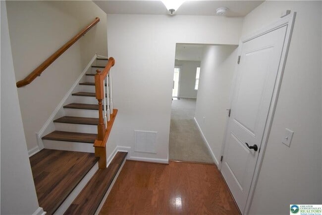 Building Photo - 12 Yellow Rose Ln