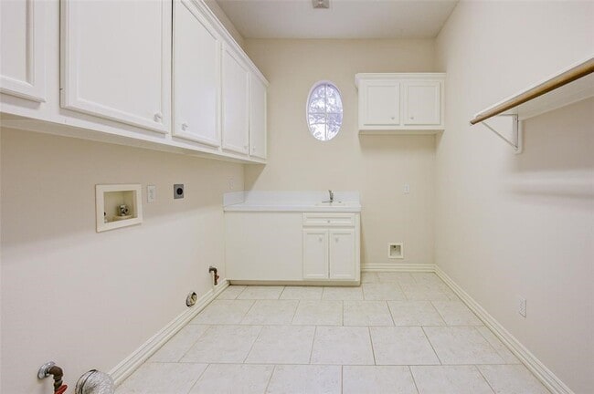 Building Photo - 3615 Whidbey Ct