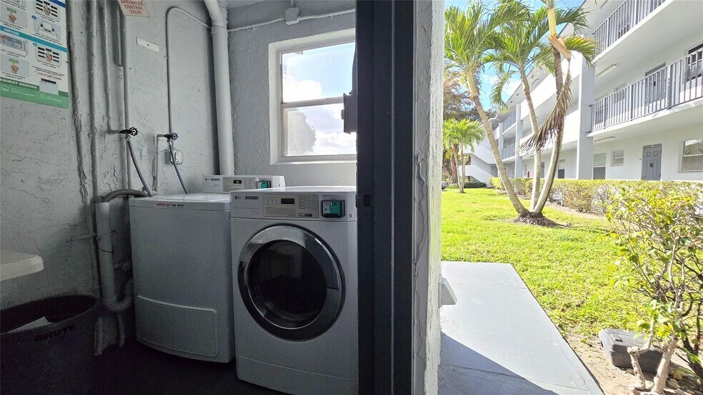 Building Photo - 8421 Lagos de Campo Blvd