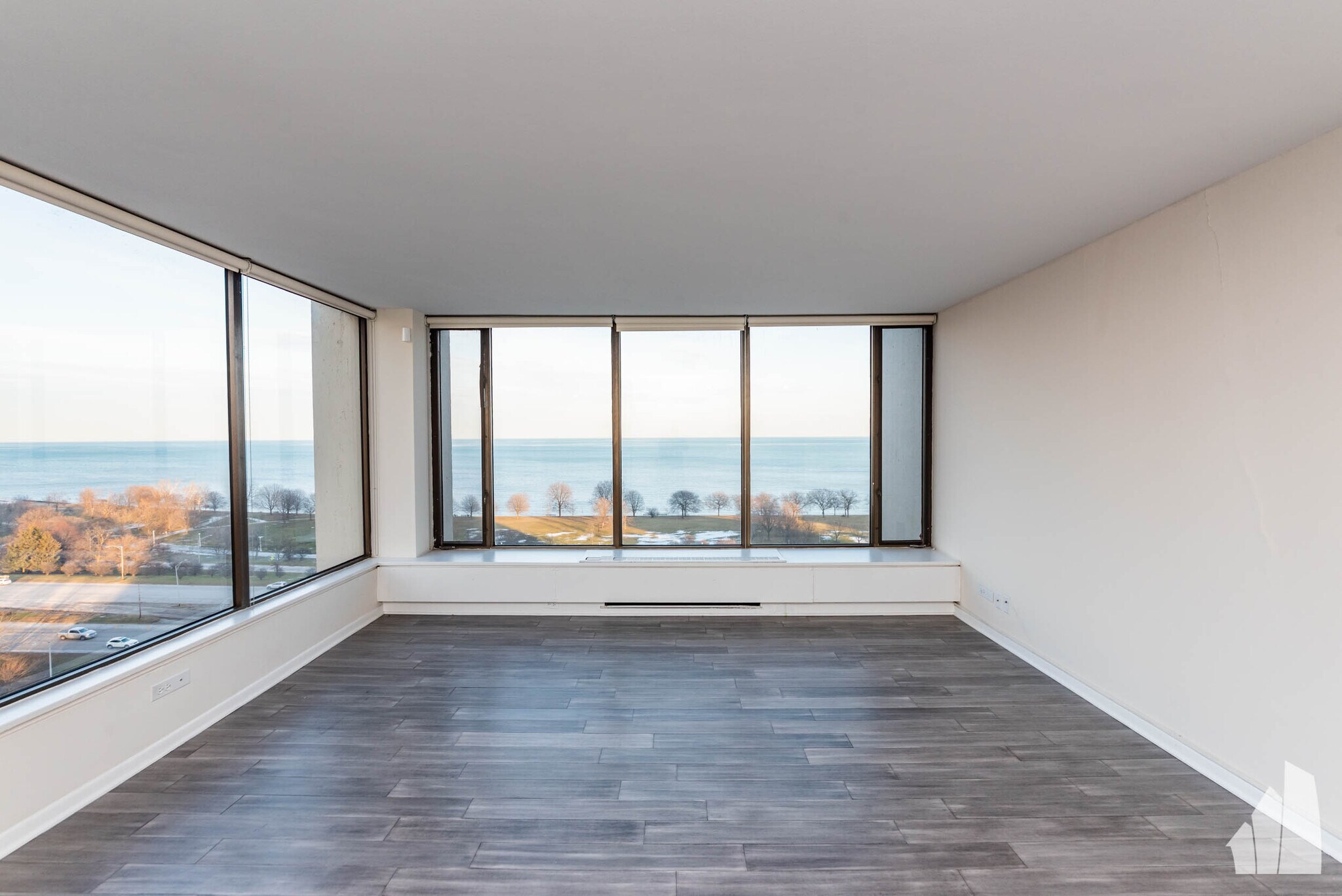 Building Photo - 5455 N Sheridan Rd