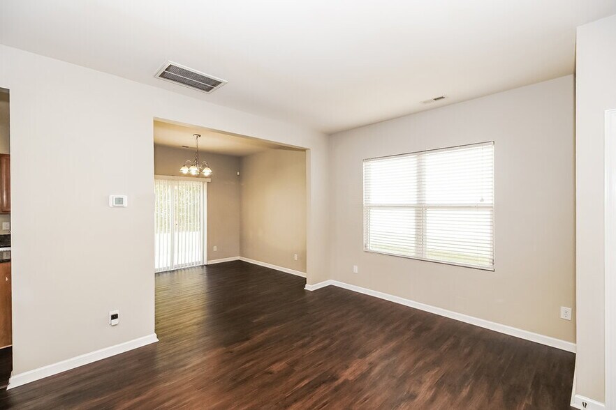 Building Photo - 9623 Paper Tree Rd