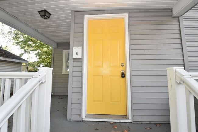Building Photo - Elkhart 3 bedroom and 2 full baths